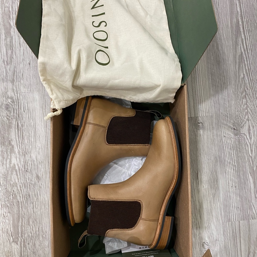 NISOLO Chelsea Boot (Almond)